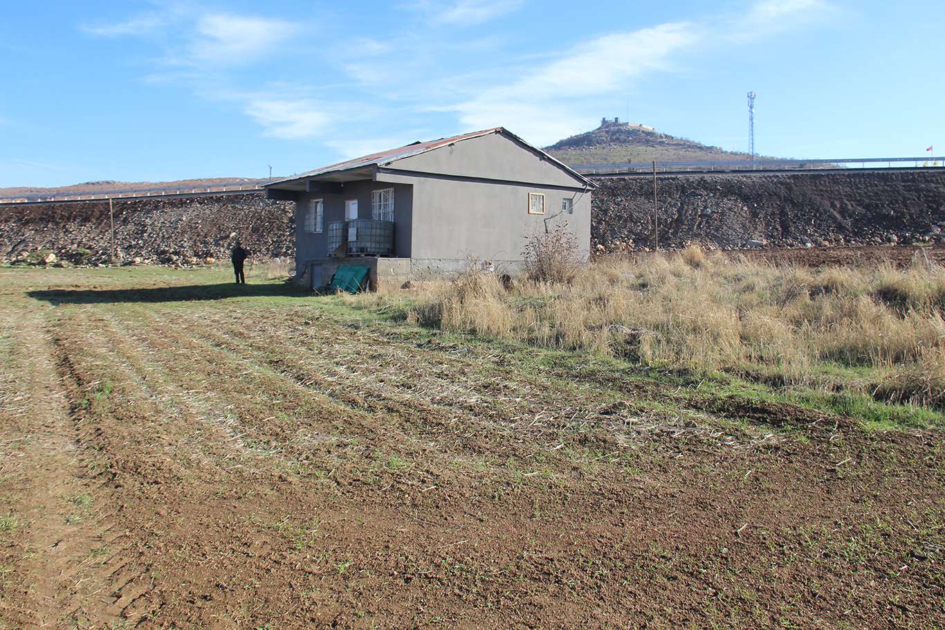 Yaklaşık 5 yıl önce elektrik aboneliği için başvuruda bulunan şahıs, sorununa çözüm istiyor